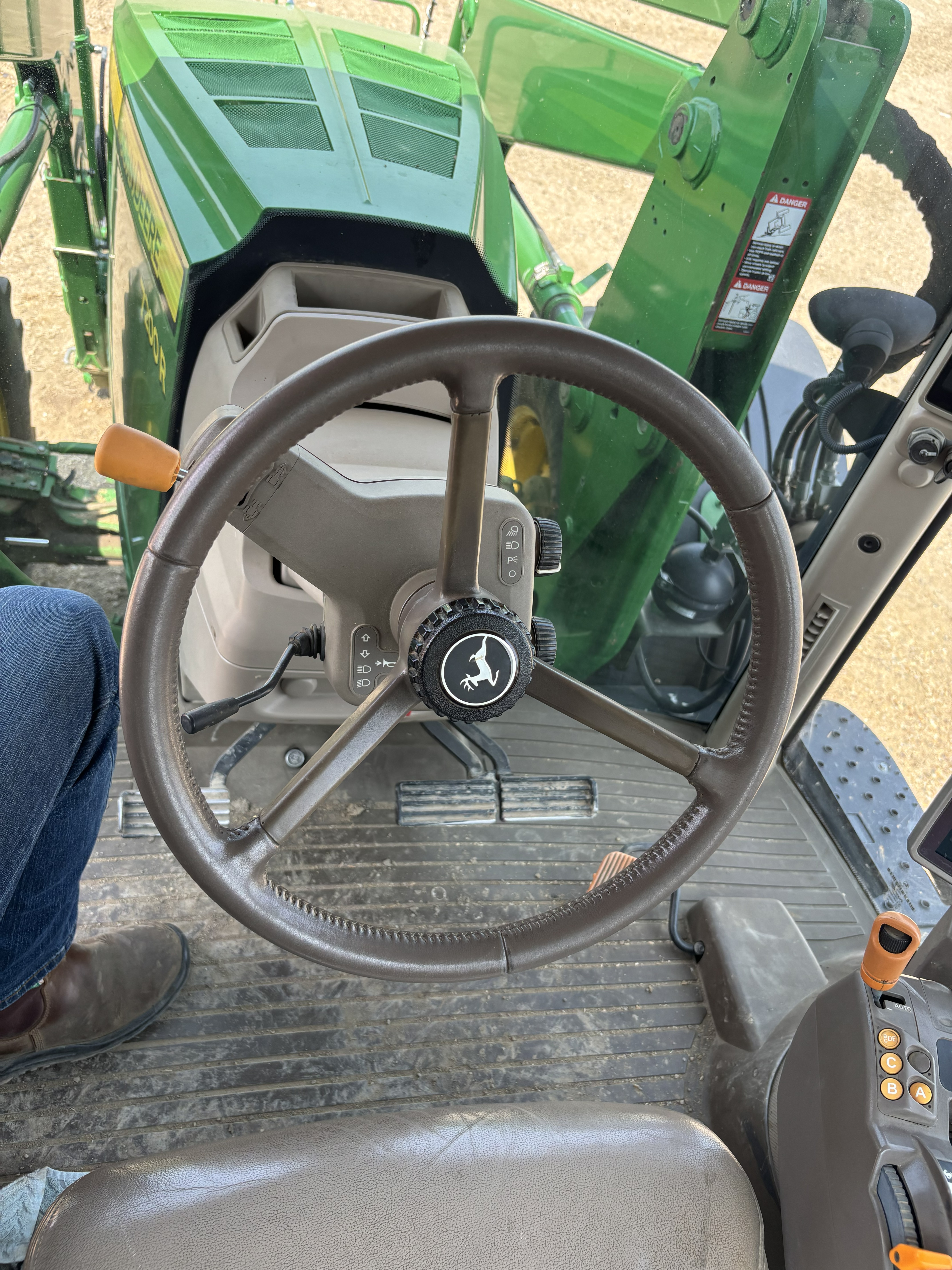 2011 John Deere 7200R Tractor