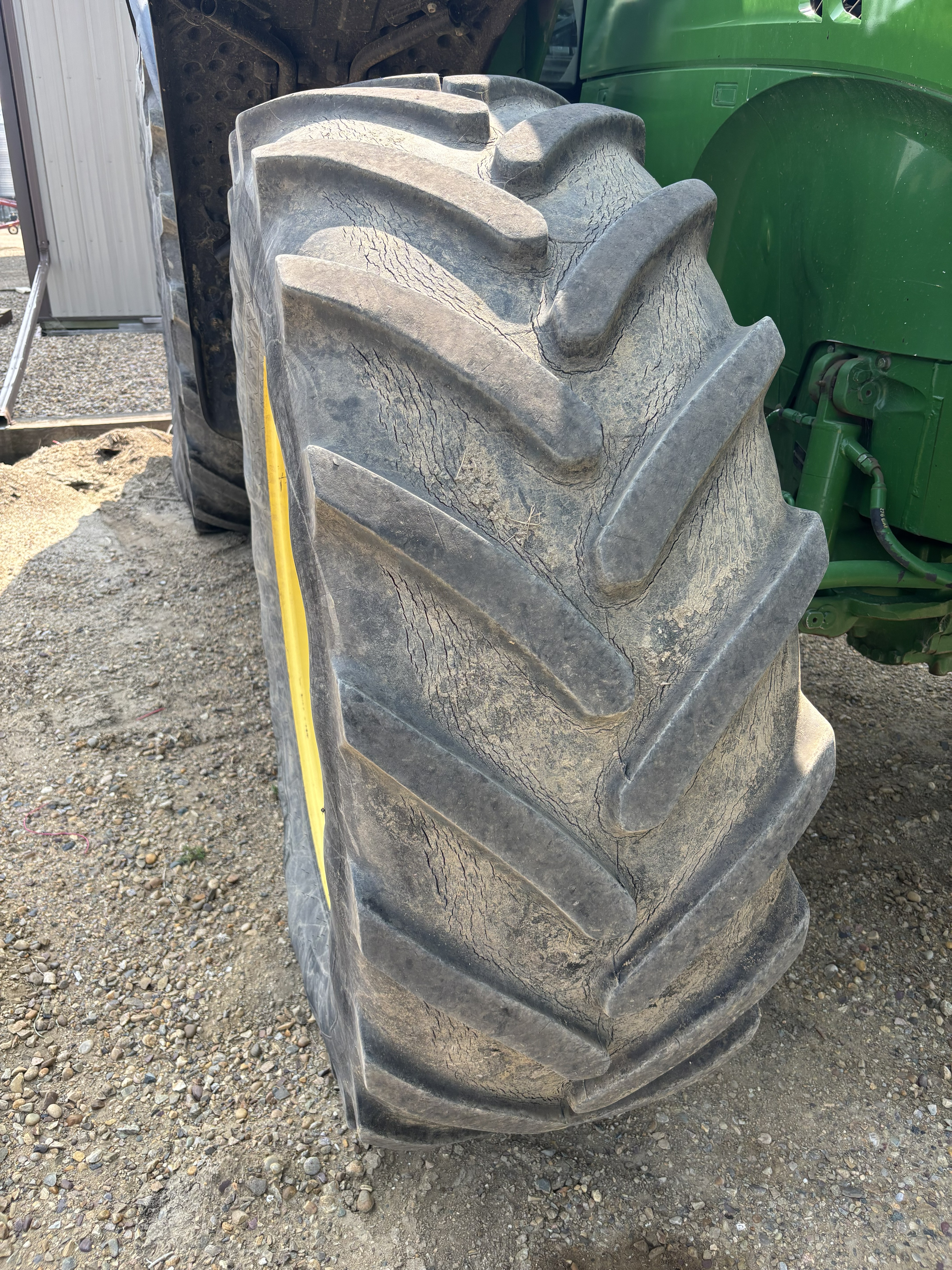 2011 John Deere 7200R Tractor