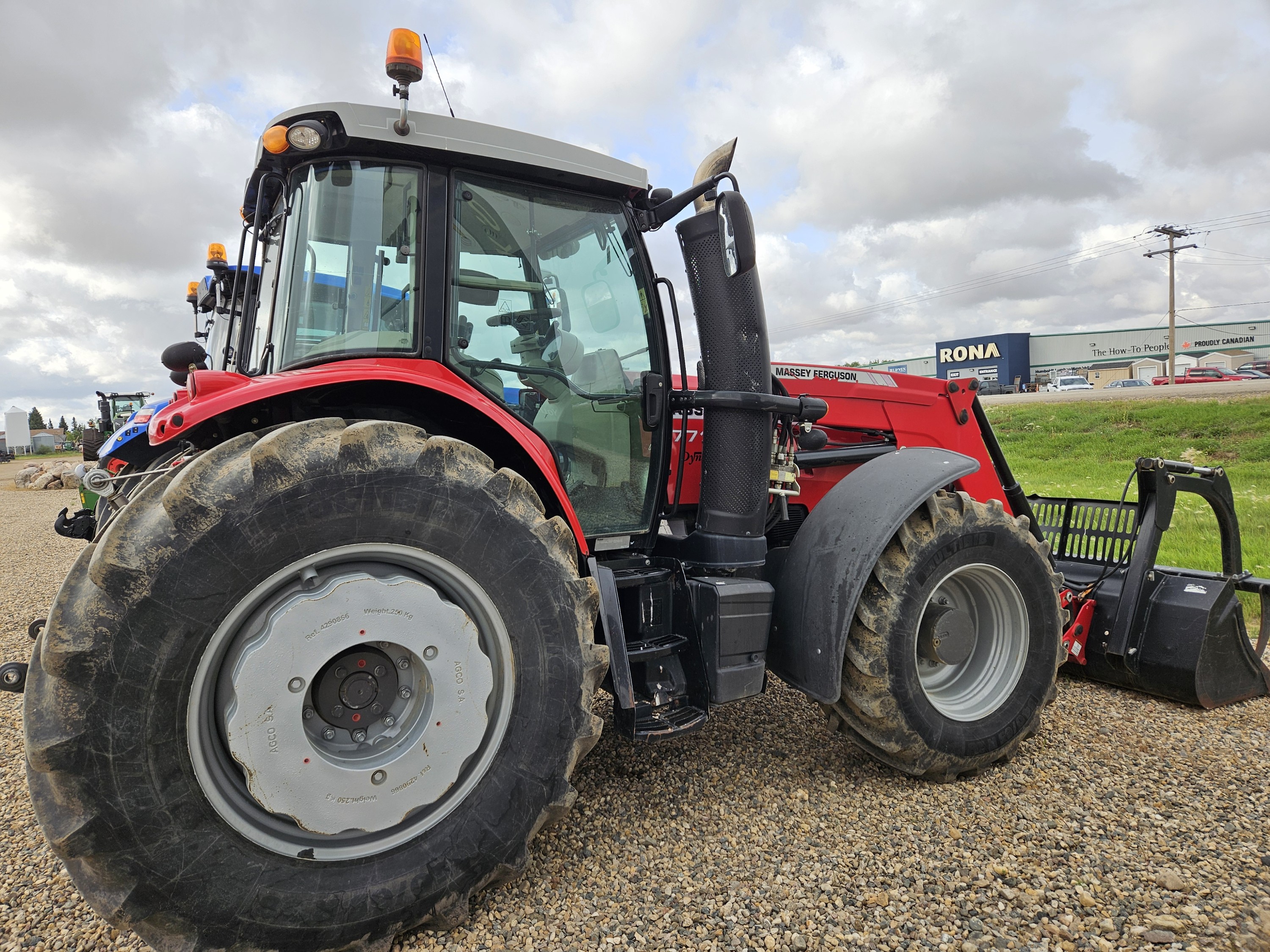 2017 Massey Ferguson 7718 Deluxe Tractor