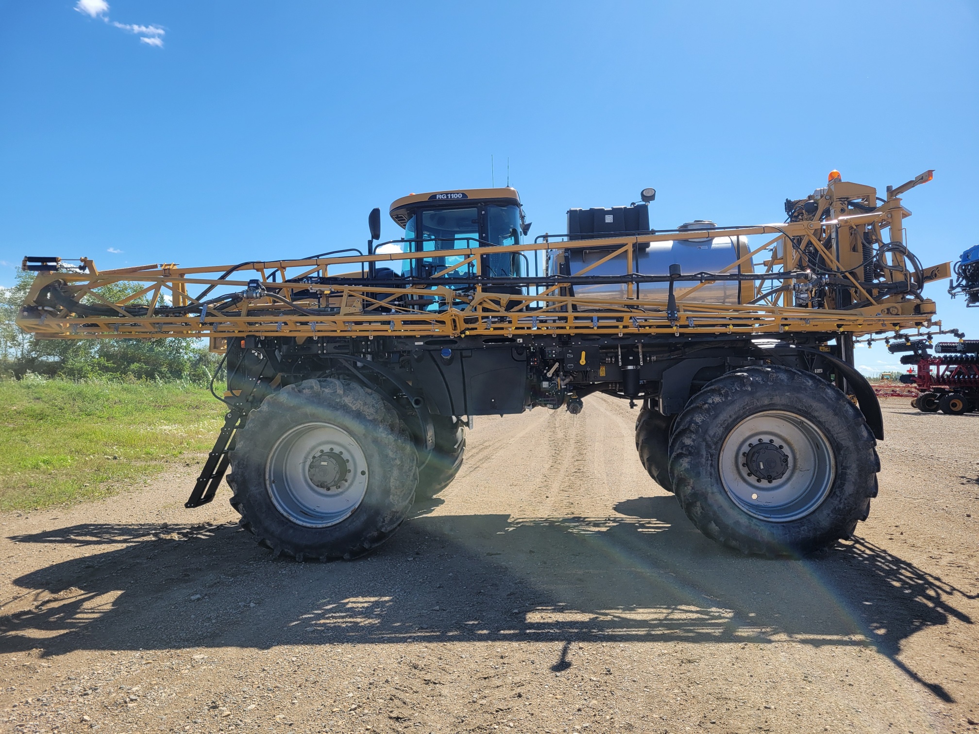 2014 RoGator RG1100 Sprayer/High Clearance