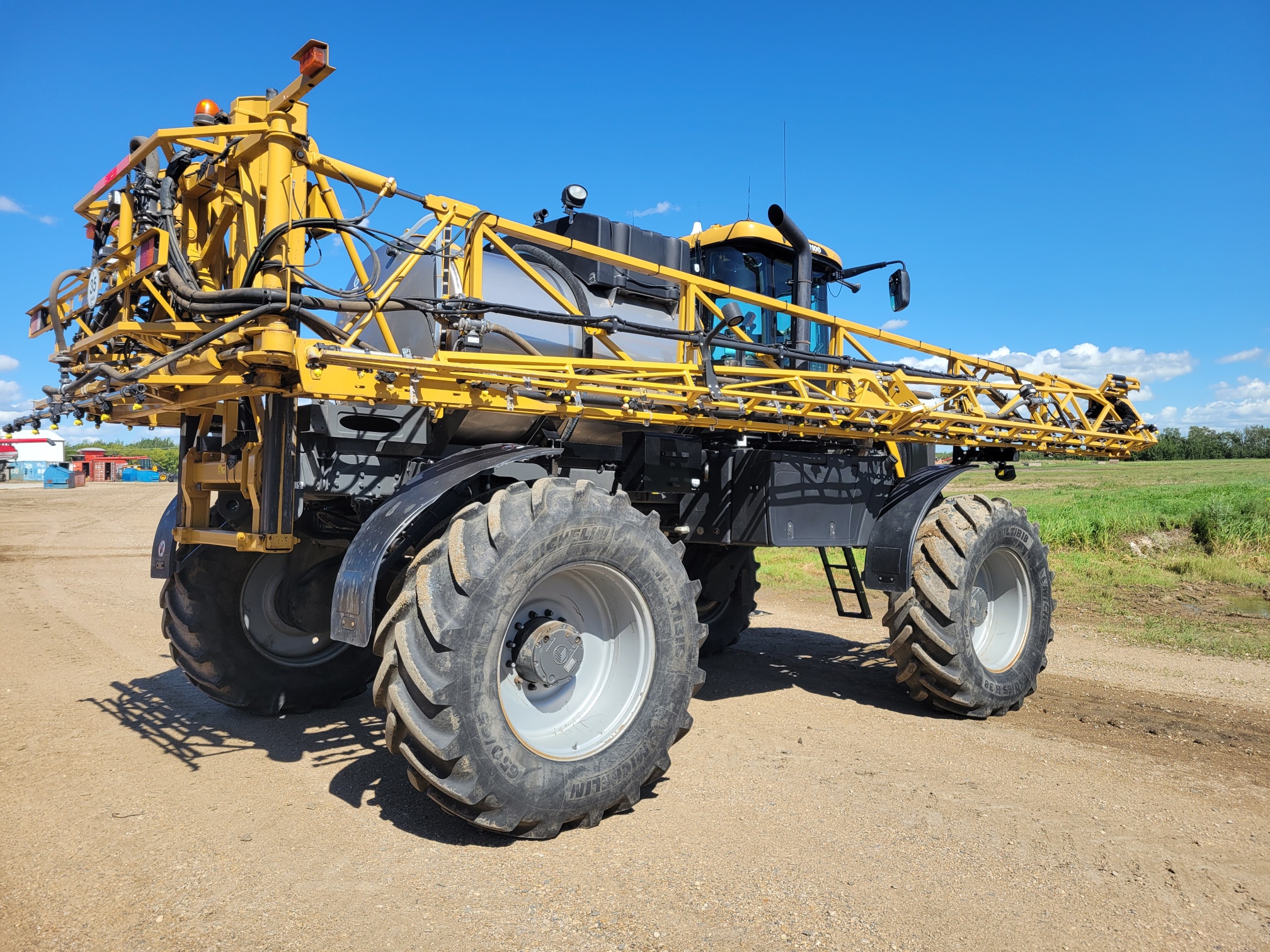 2014 RoGator RG1100 Sprayer/High Clearance