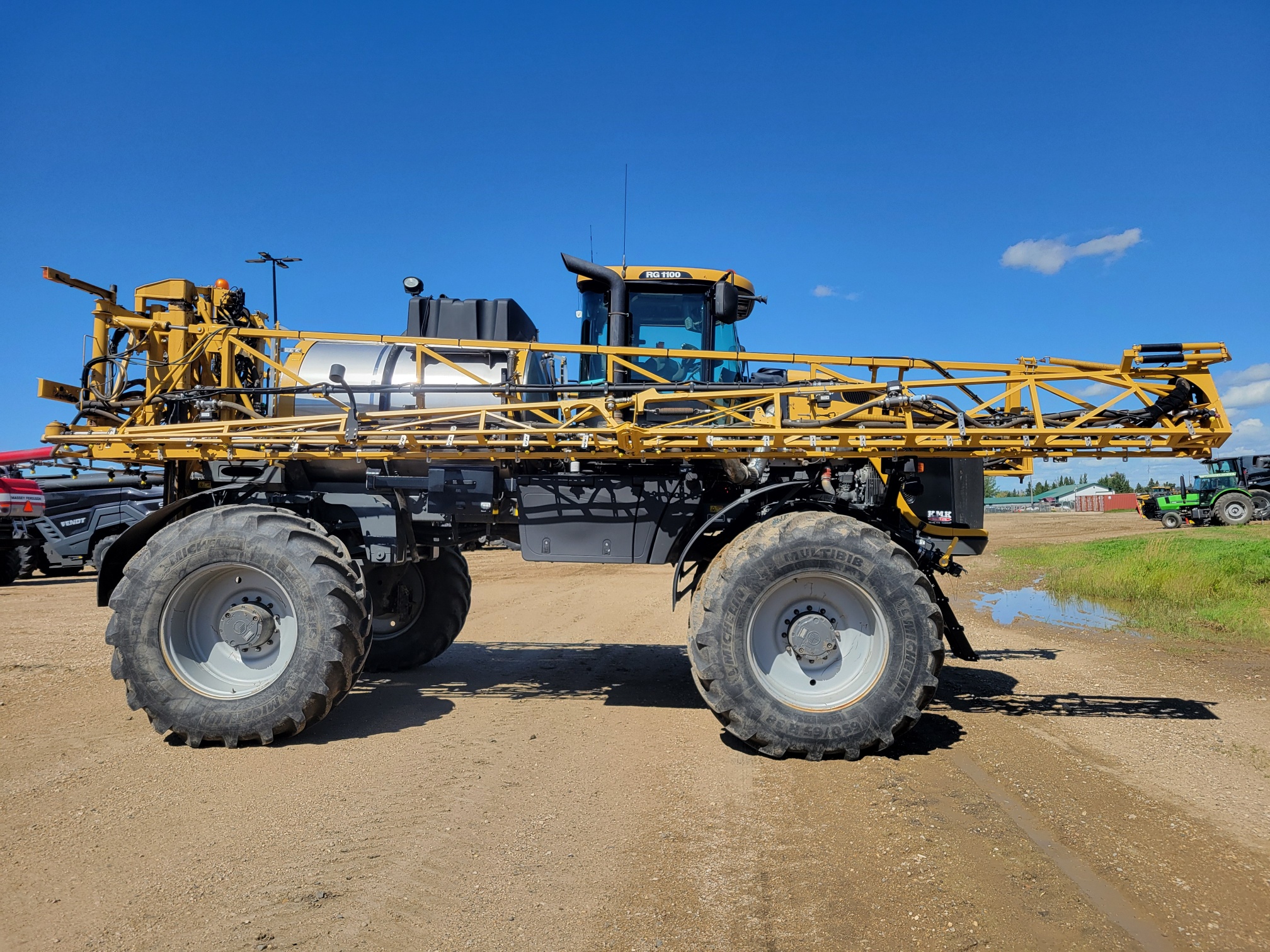 2014 RoGator RG1100 Sprayer/High Clearance