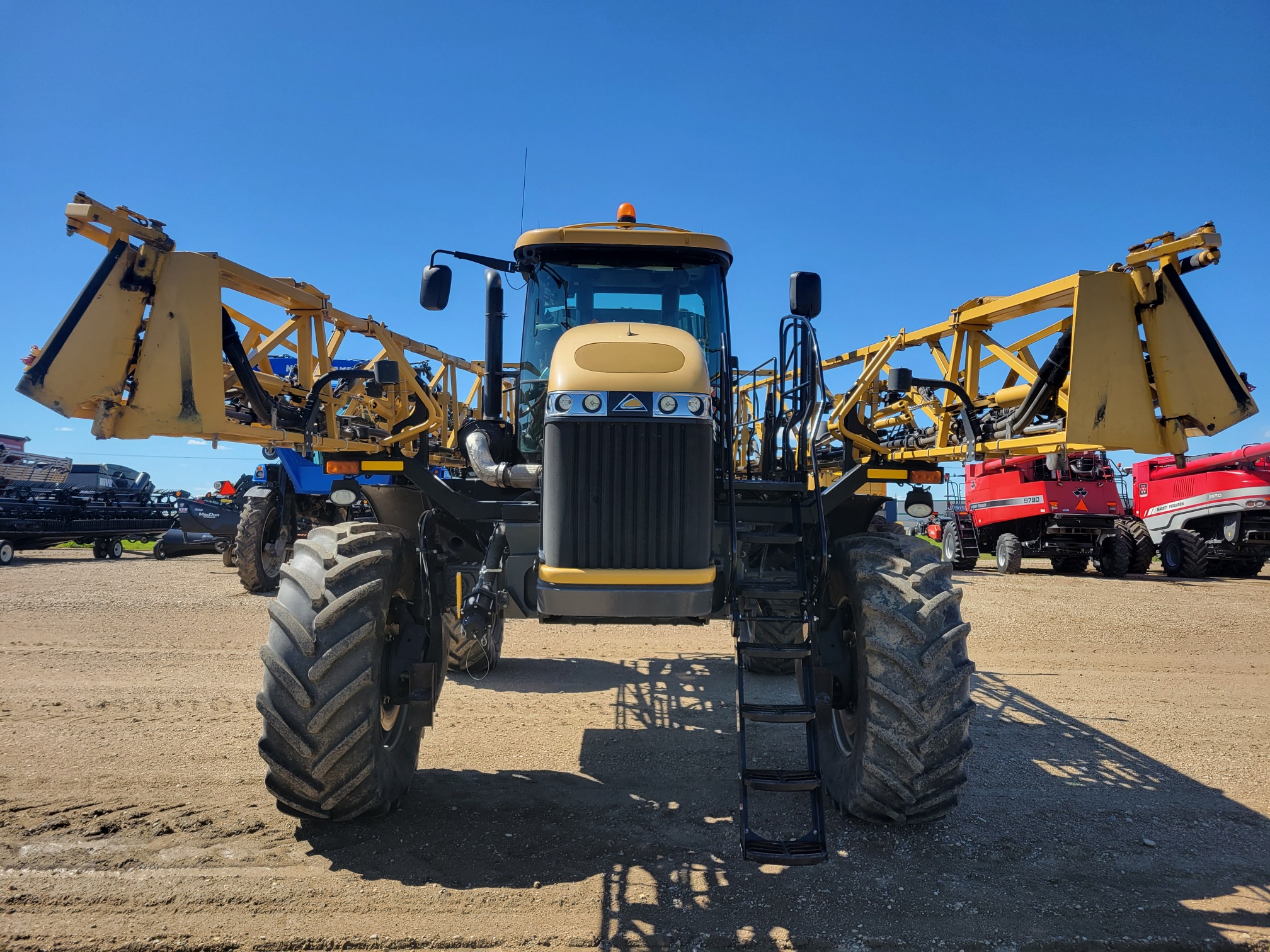 2014 RoGator RG1100 Sprayer/High Clearance