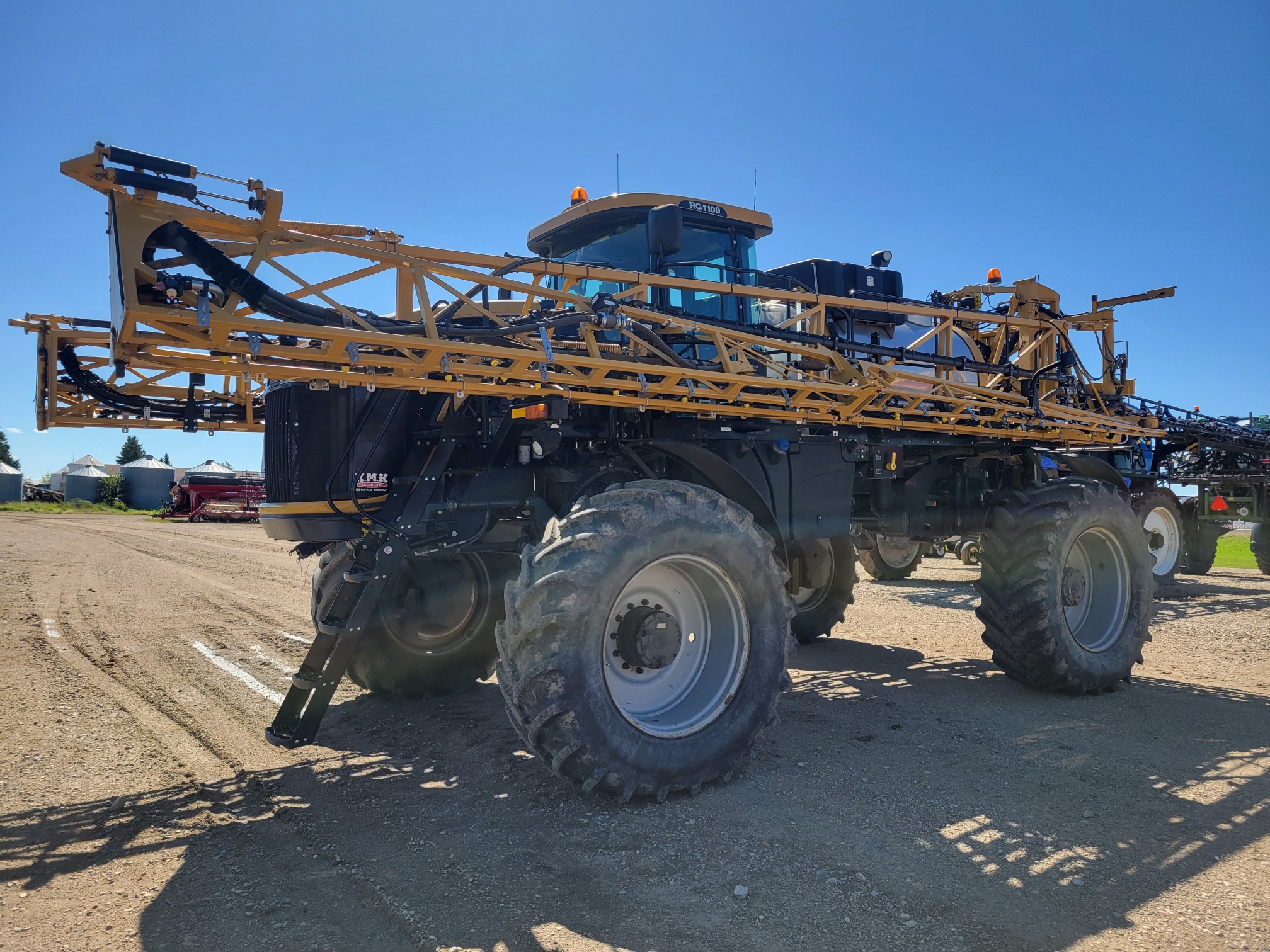 2014 RoGator RG1100 Sprayer/High Clearance