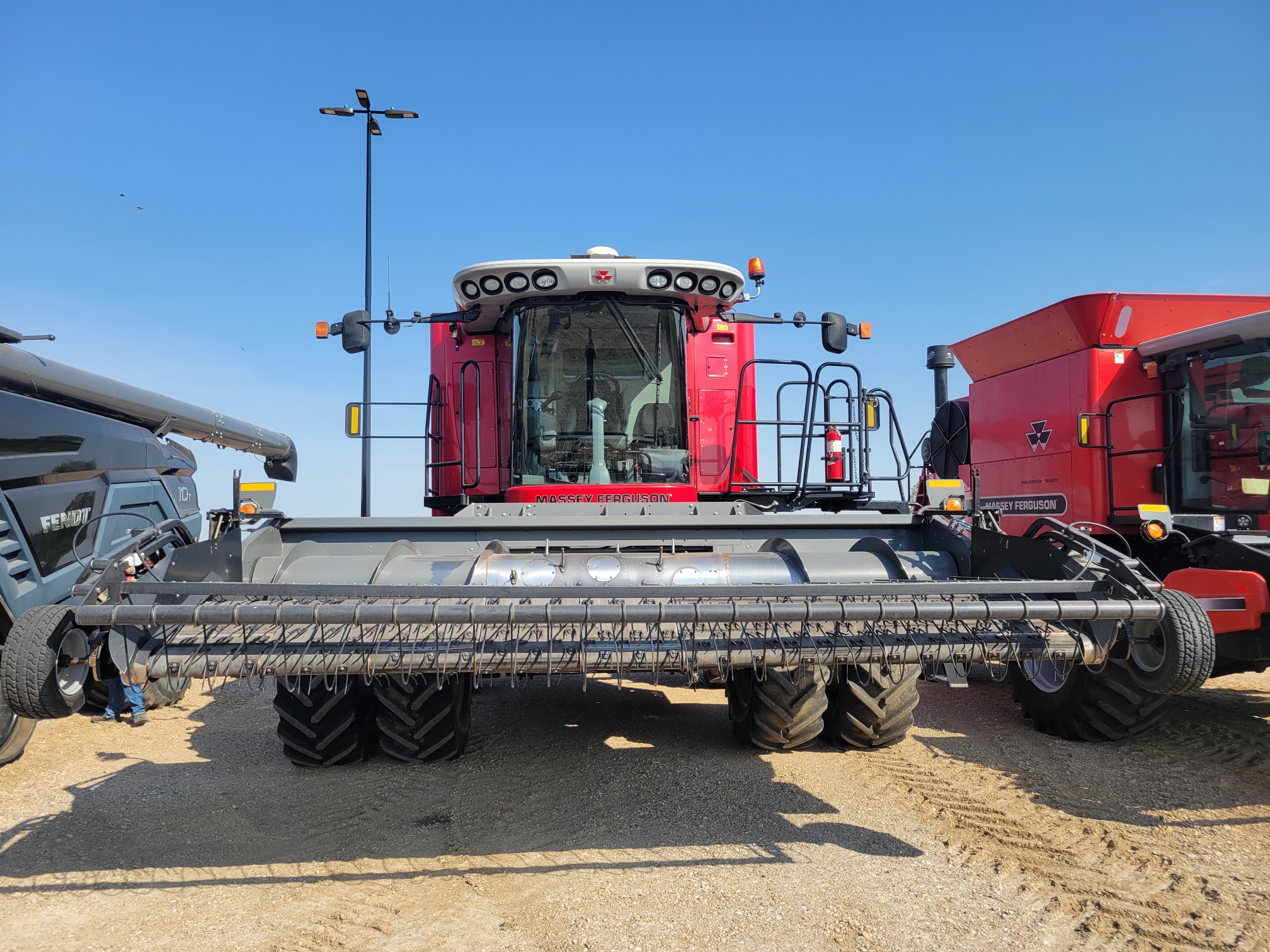 2014 Massey Ferguson 9560 Combine