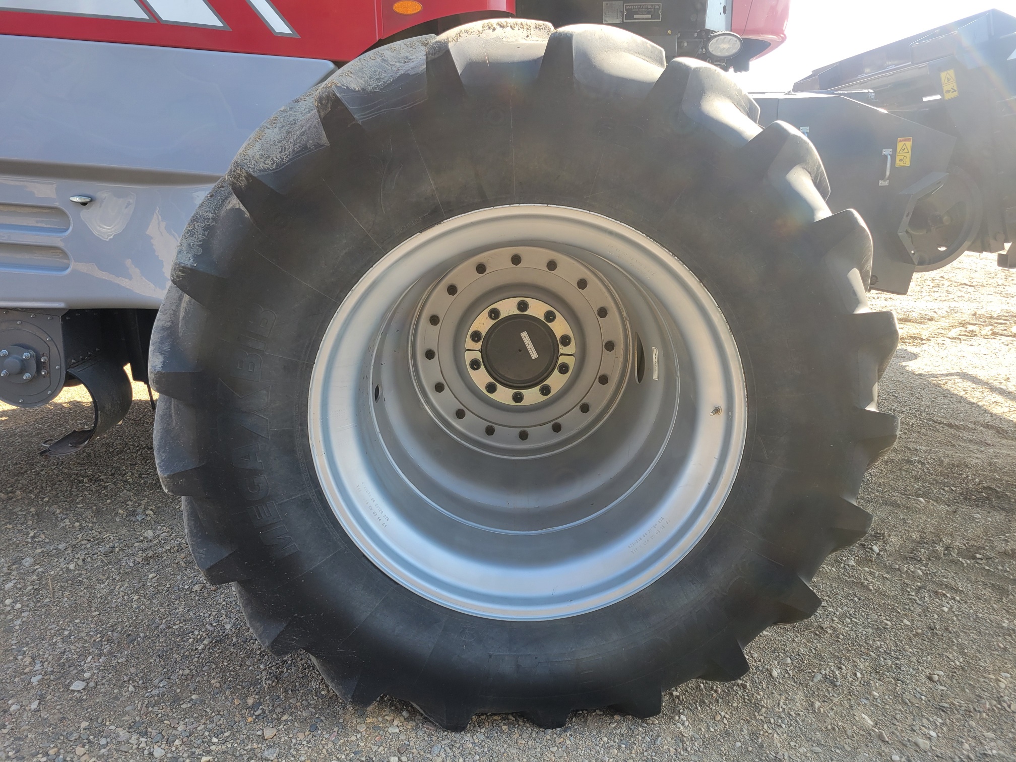 2014 Massey Ferguson 9560 Combine