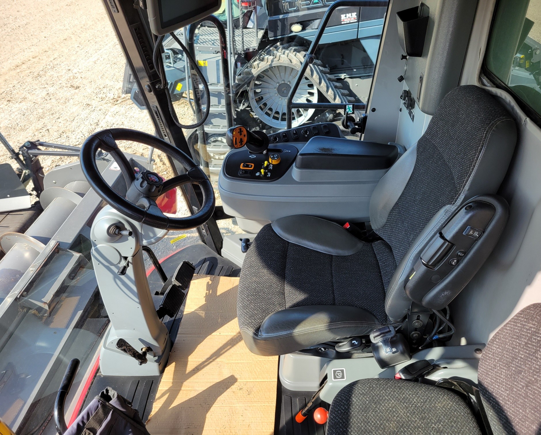 2014 Massey Ferguson 9560 Combine