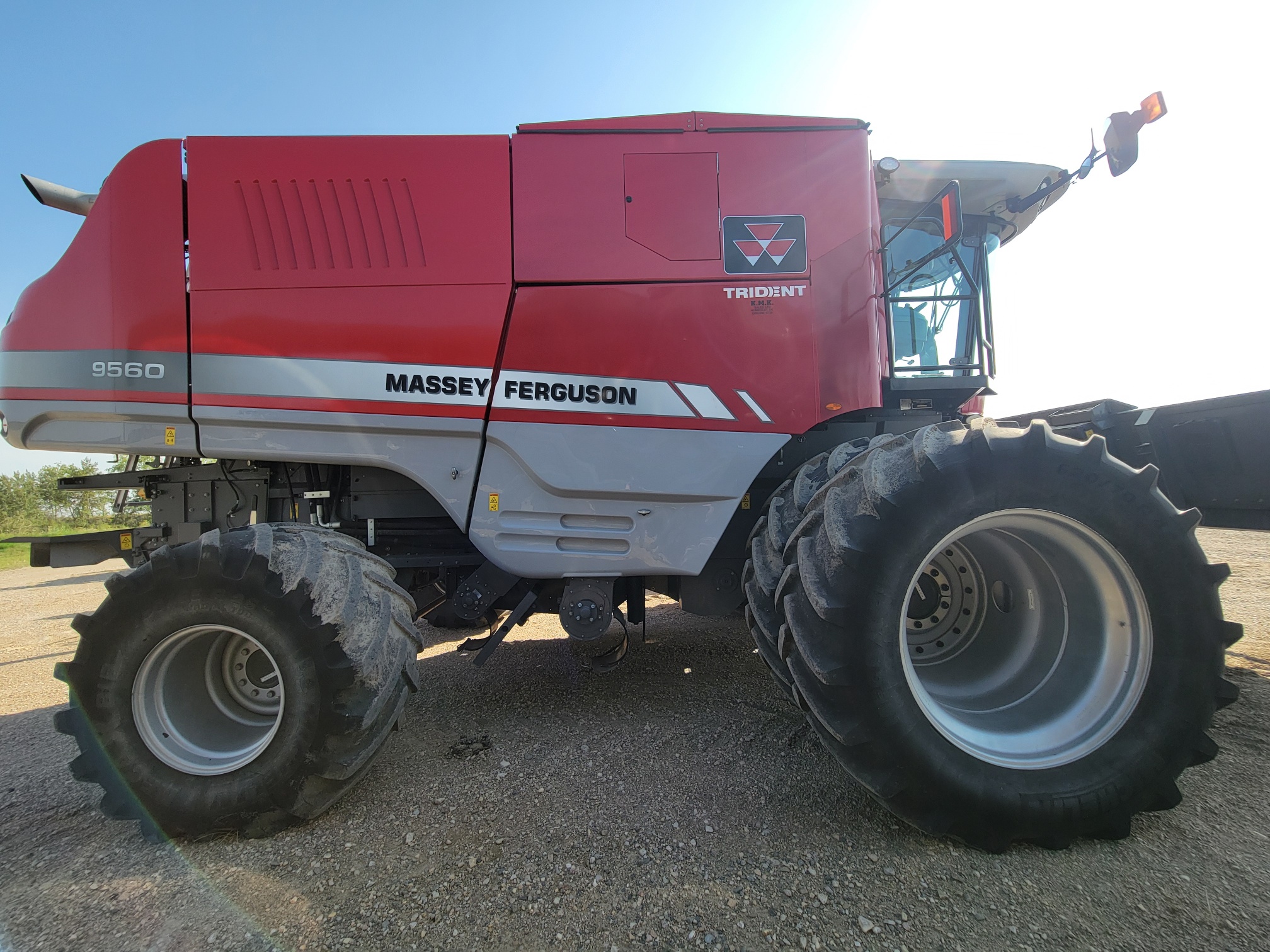 2014 Massey Ferguson 9560 Combine