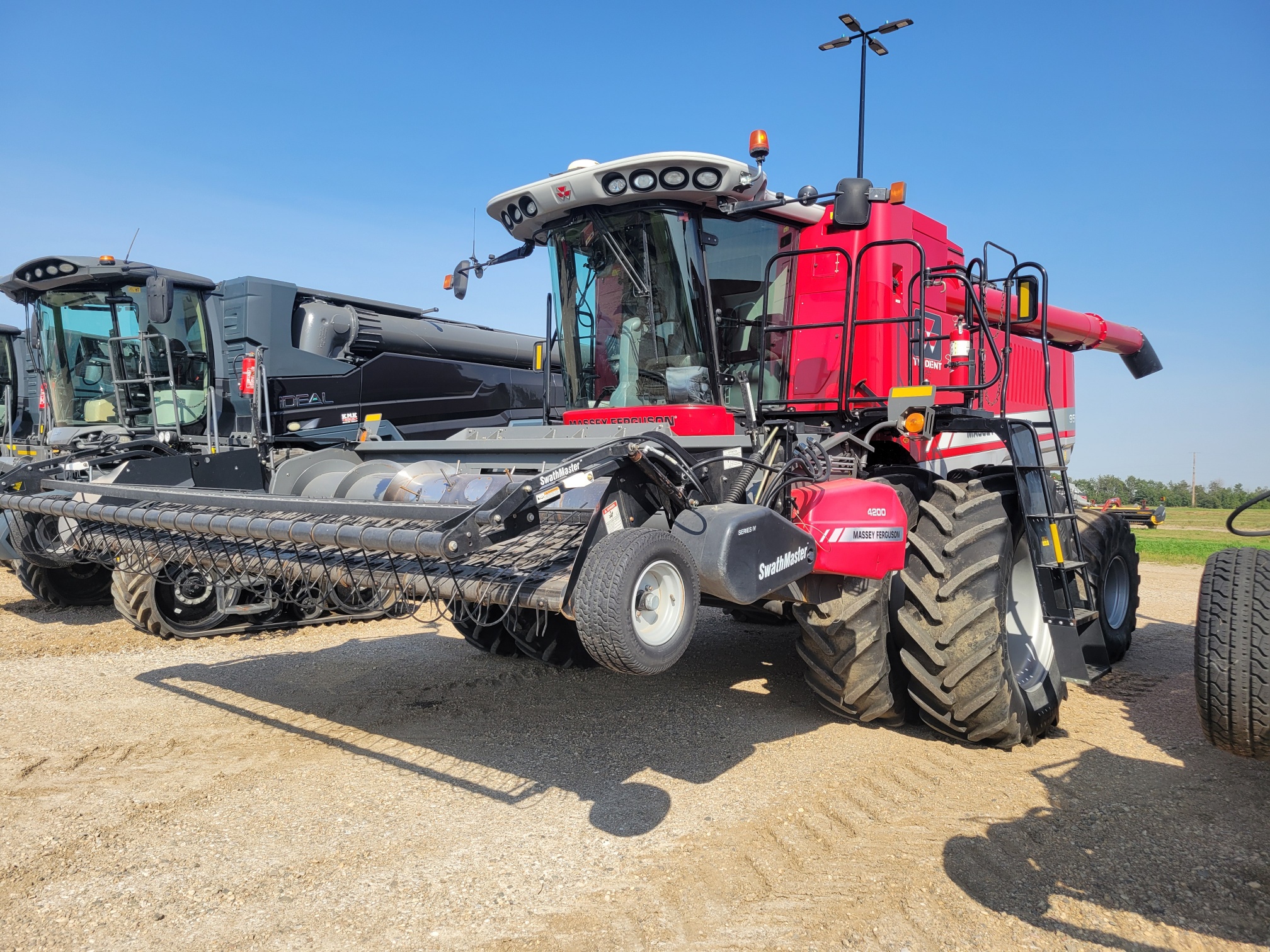 2014 Massey Ferguson 9560 Combine