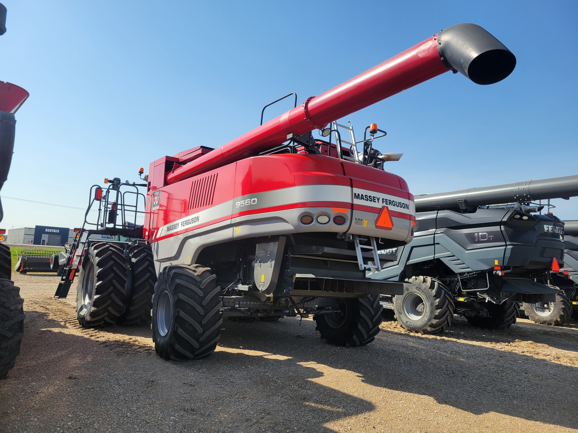 2014 Massey Ferguson 9560 Combine