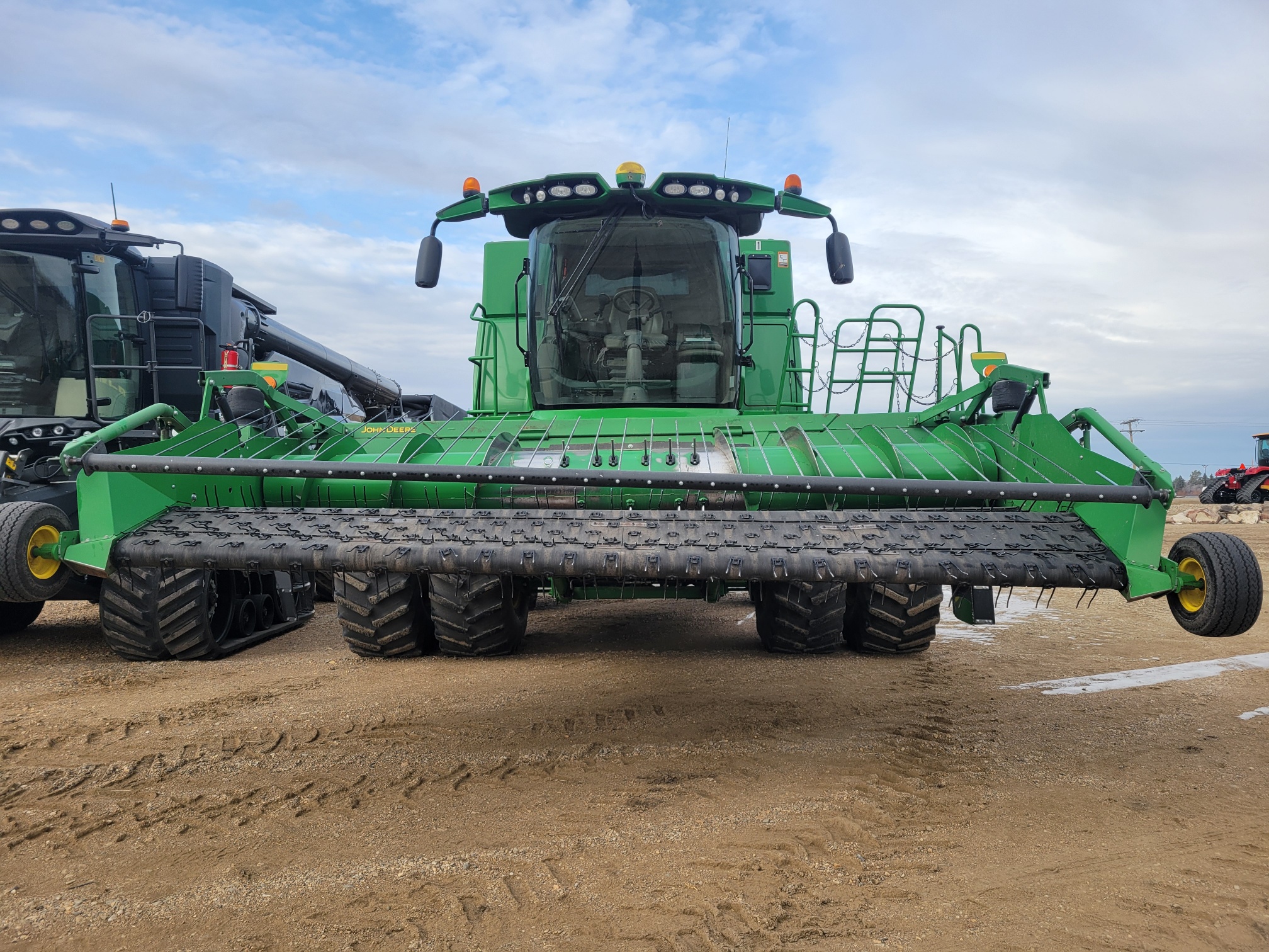 2017 John Deere S690 Combine