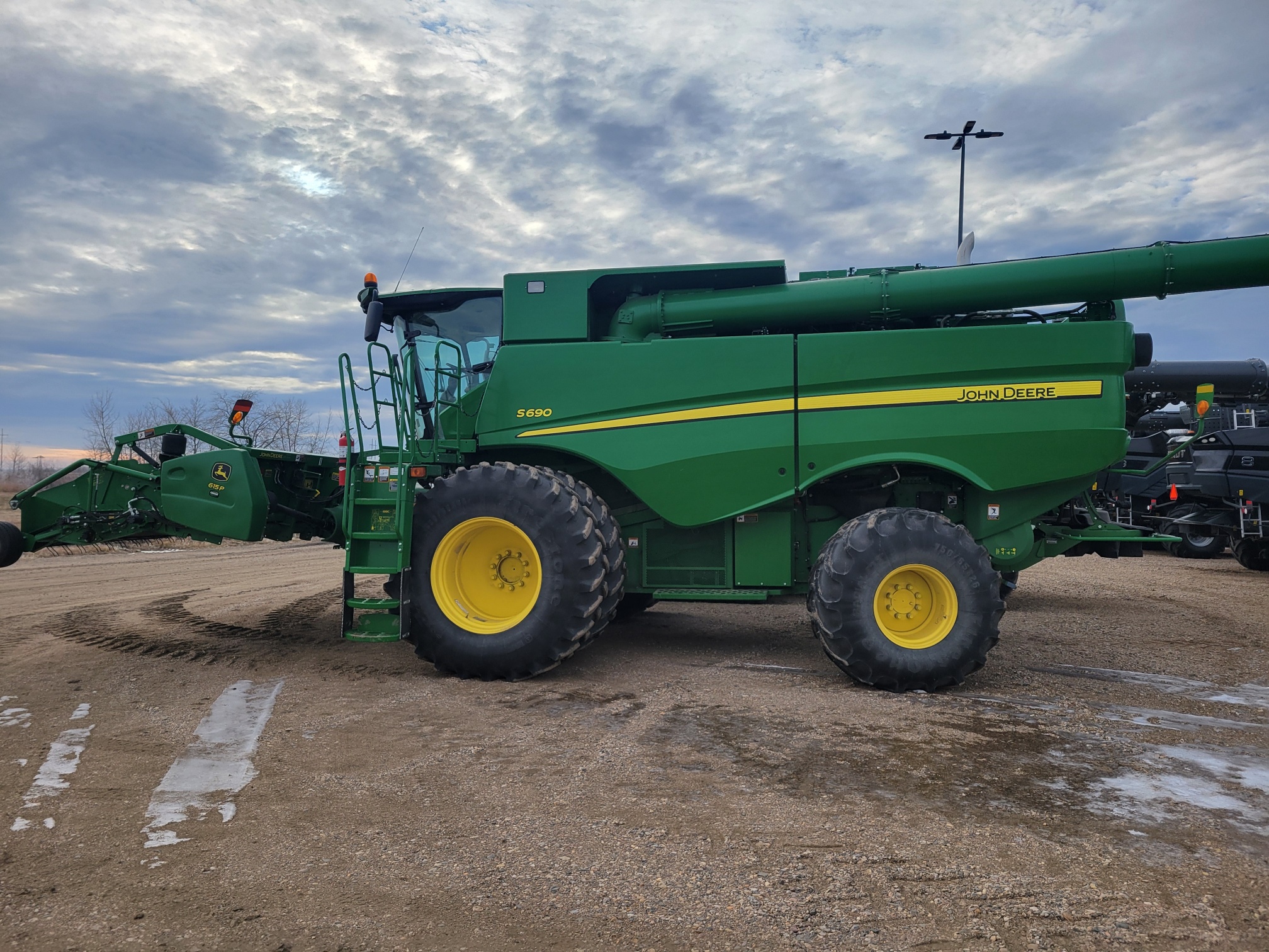 2017 John Deere S690 Combine