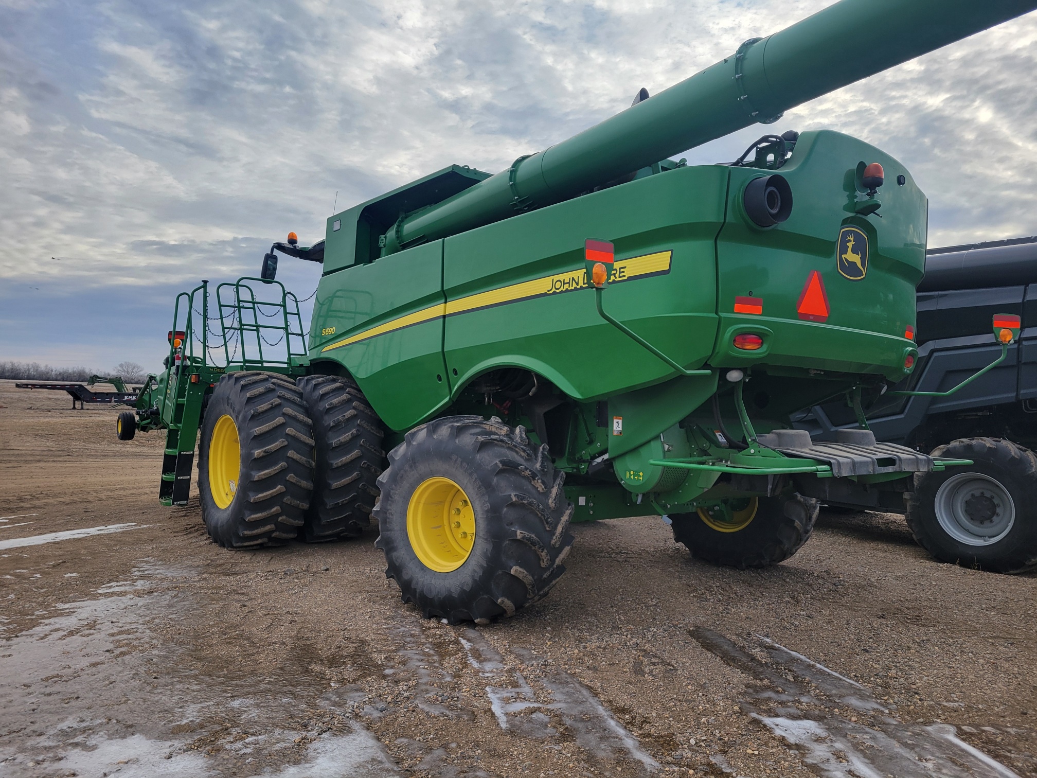 2017 John Deere S690 Combine