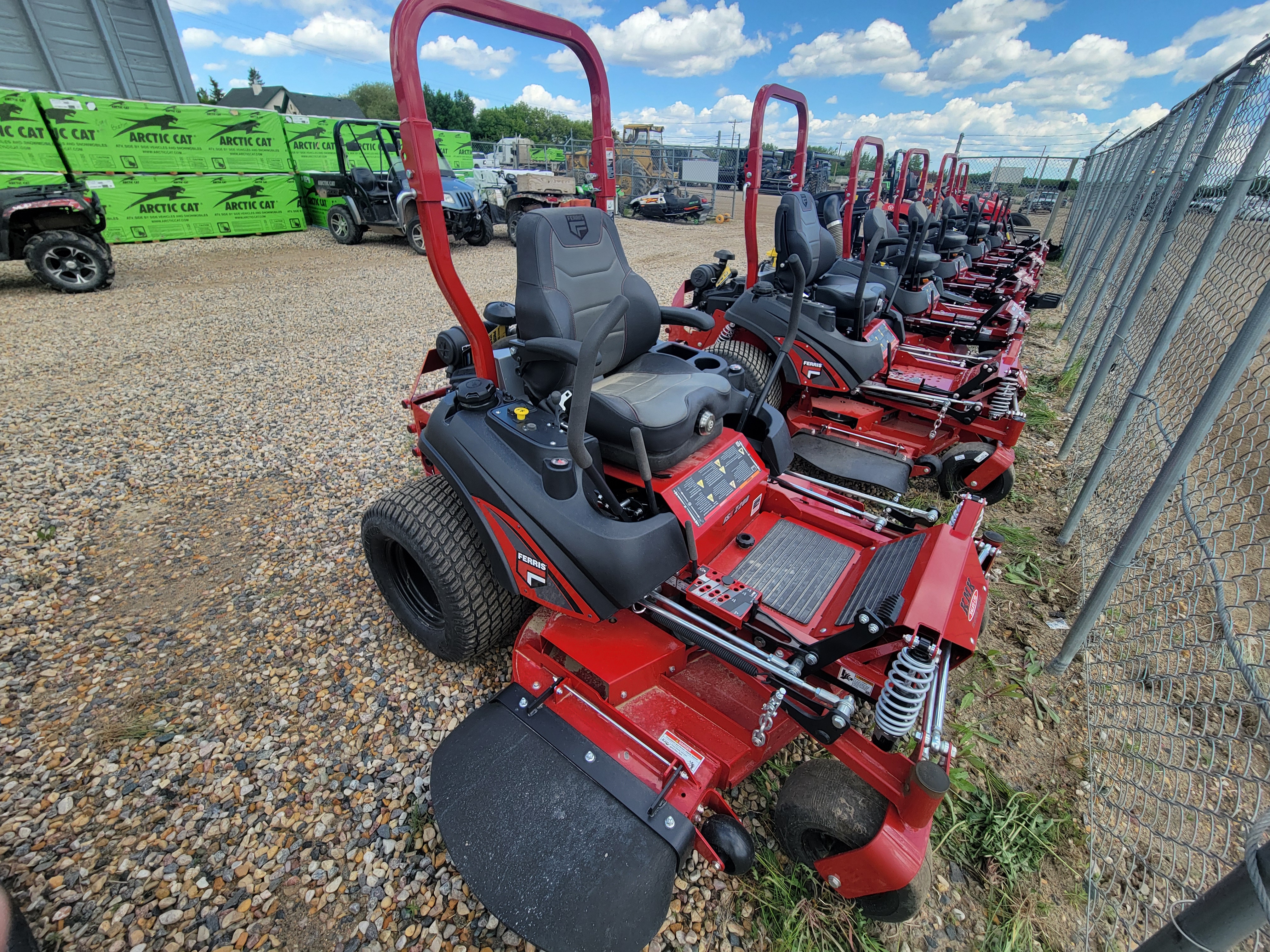 2023 Ferris ISX2200 28 Mower/Zero Turn