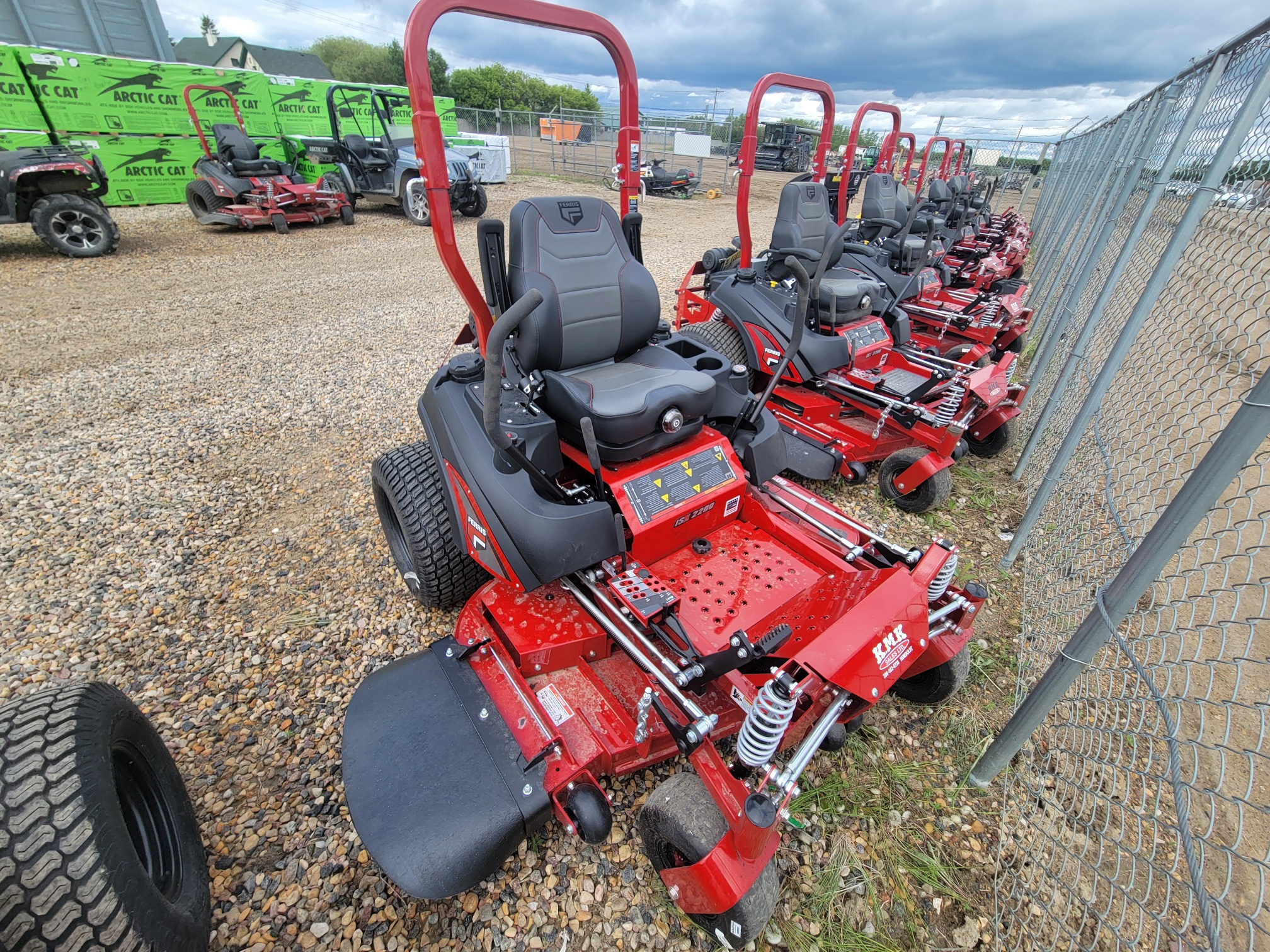 2025 Ferris ISX2200 28 Mower/Zero Turn