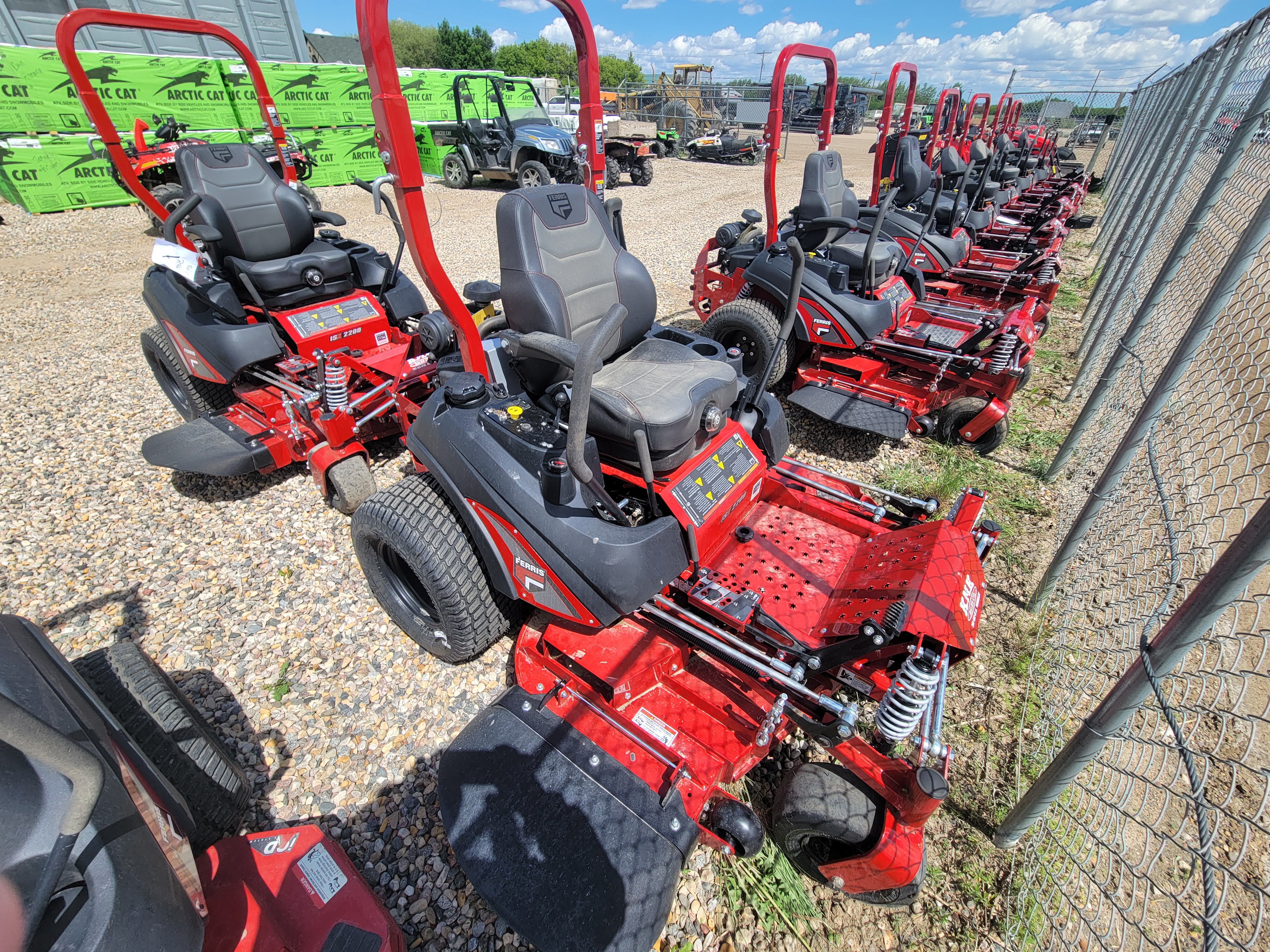 2025 Ferris ISX2200 28 Mower/Zero Turn