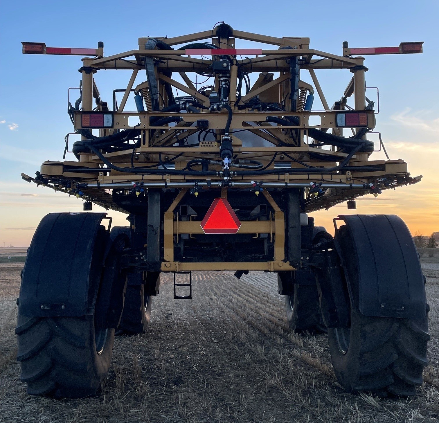 2012 RoGator RG1100 Sprayer/High Clearance