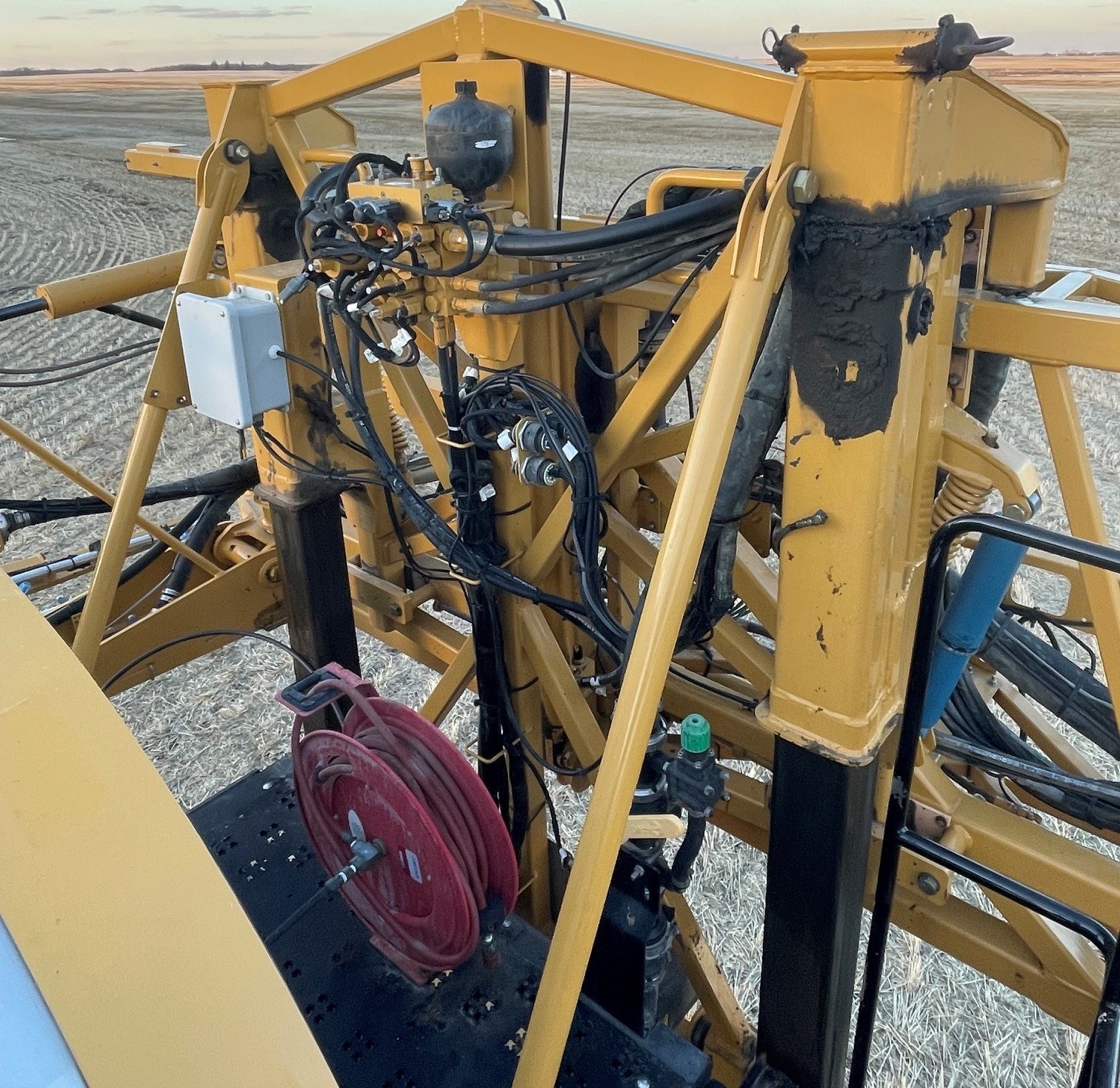 2012 RoGator RG1100 Sprayer/High Clearance