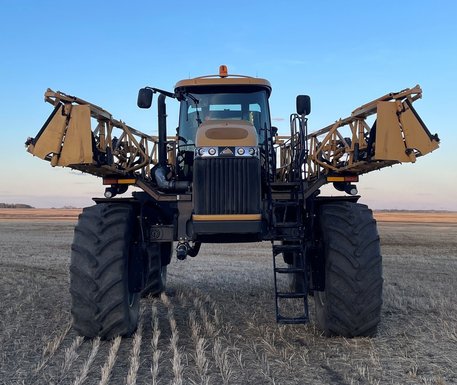 2012 RoGator RG1100 Sprayer/High Clearance