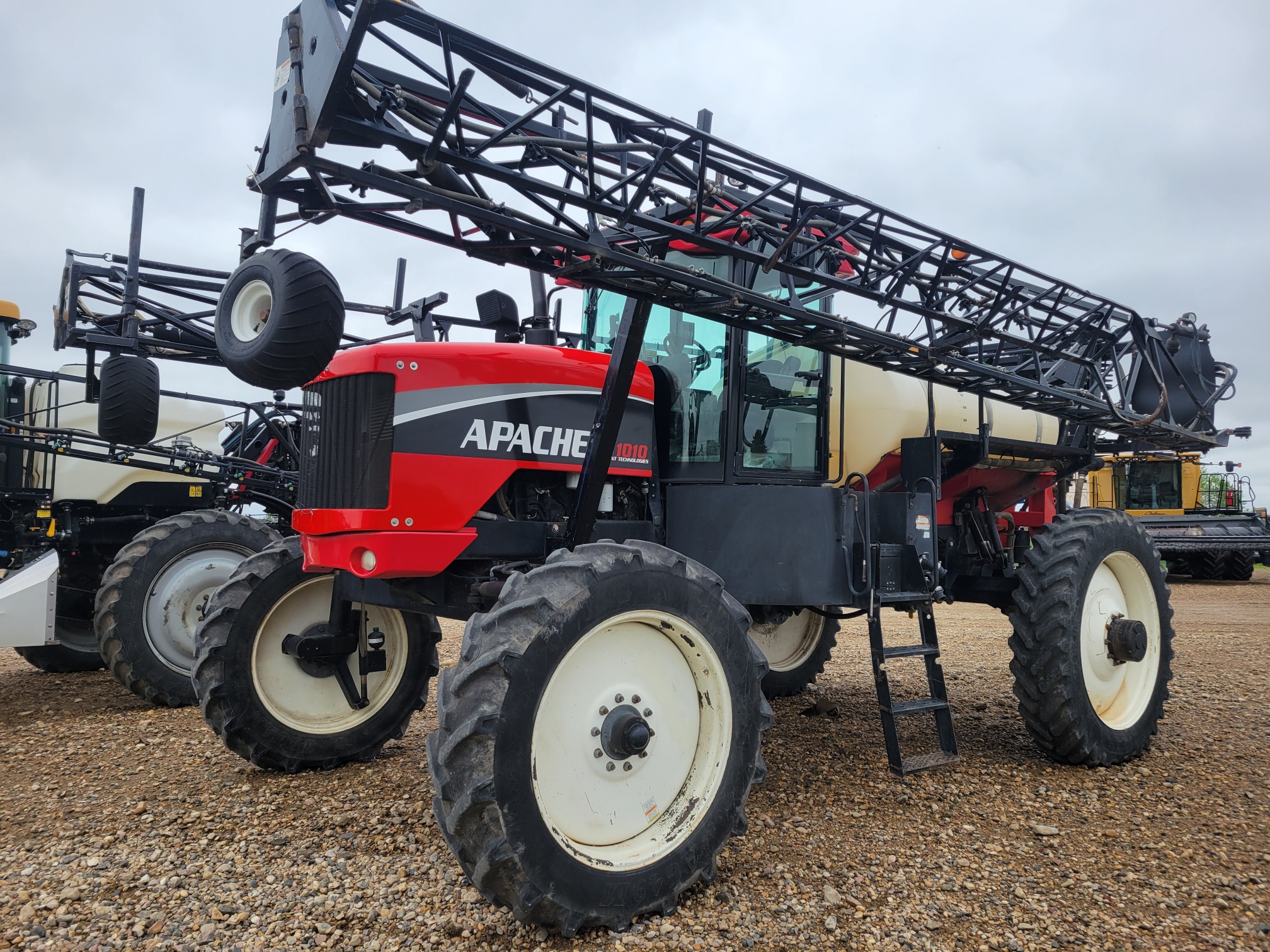 2009 Apache AS1010 Sprayer/High Clearance