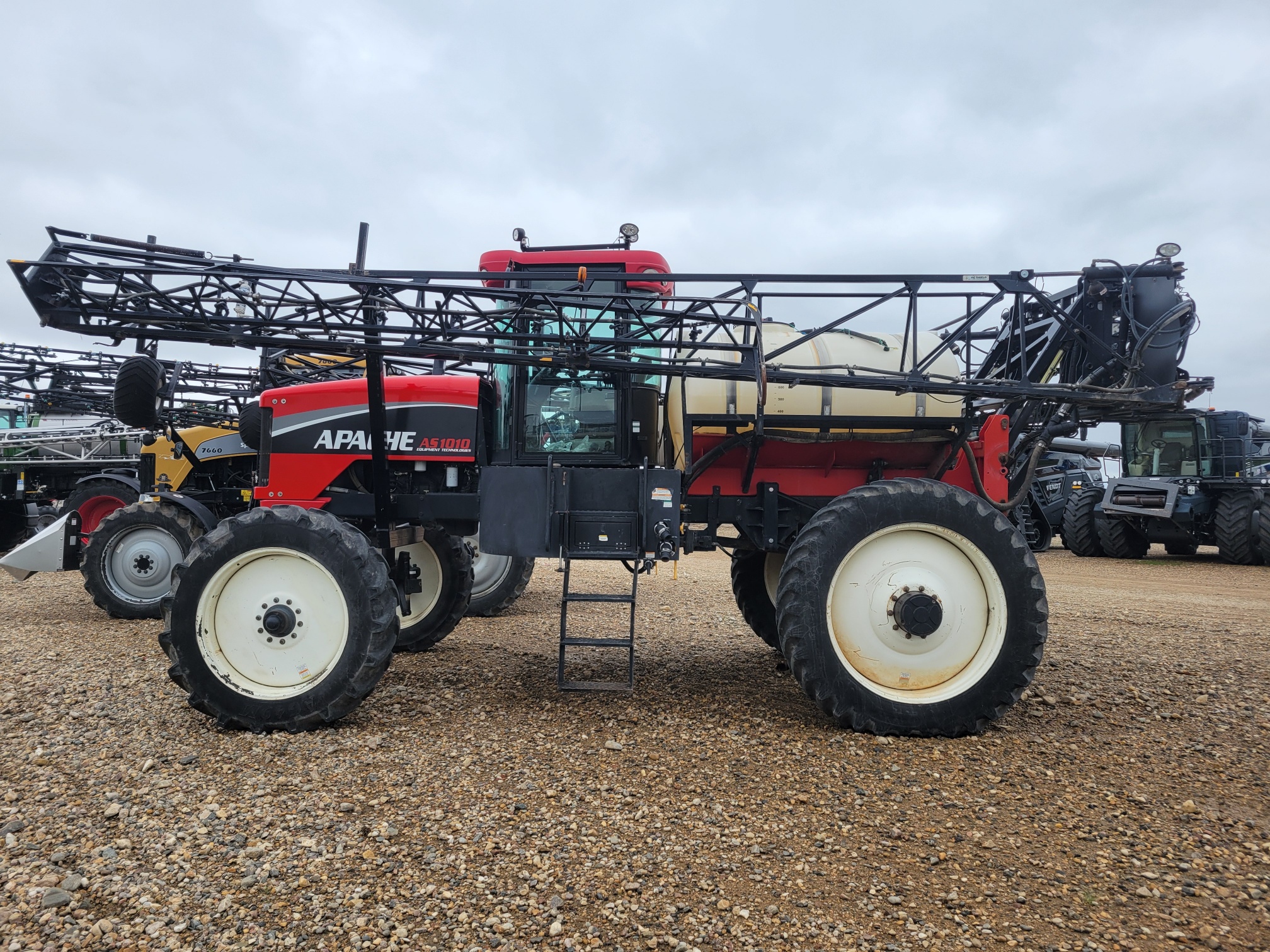 2009 Apache AS1010 Sprayer/High Clearance