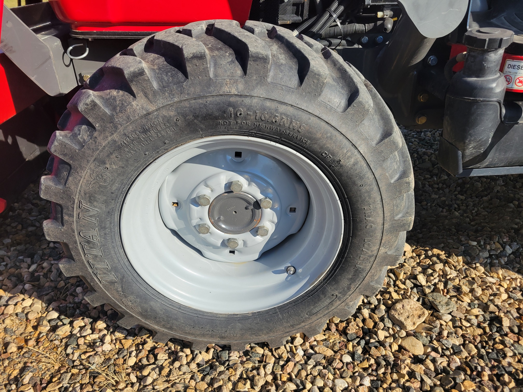 2014 Massey Ferguson 1736 Tractor