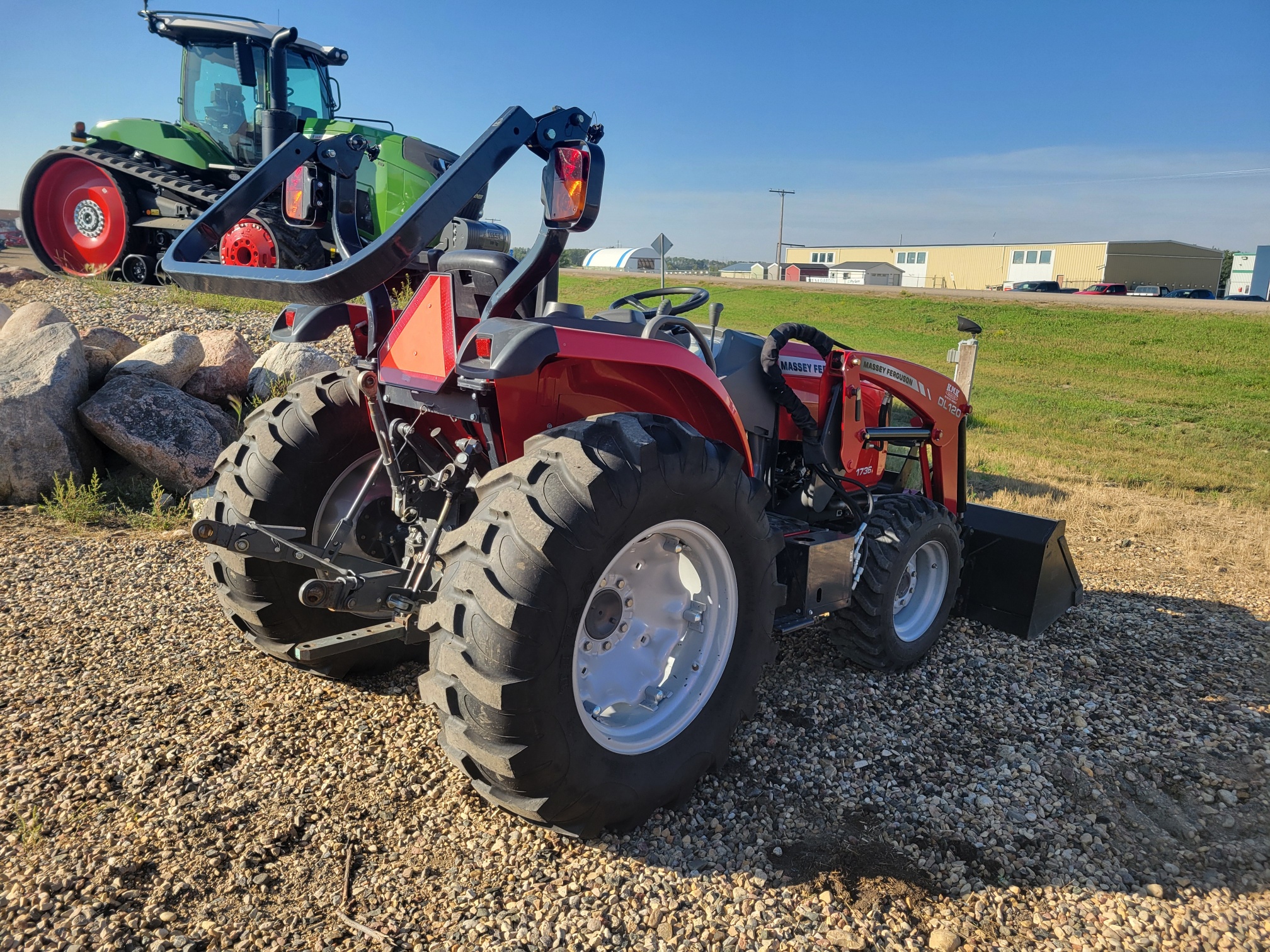 2014 Massey Ferguson 1736 Tractor