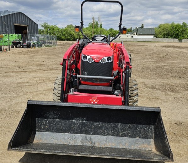 2014 Massey Ferguson 1736 Tractor