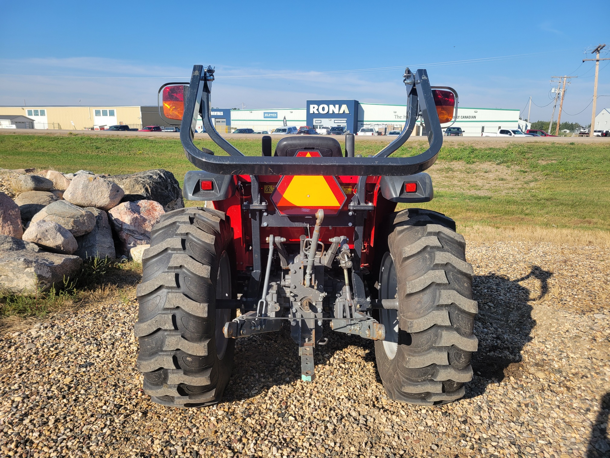 2014 Massey Ferguson 1736 Tractor