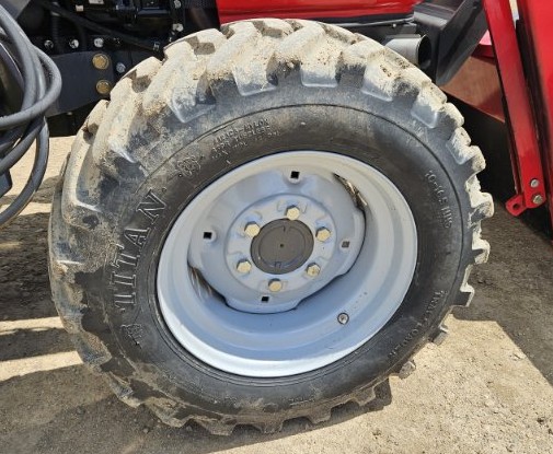 2014 Massey Ferguson 1736 Tractor