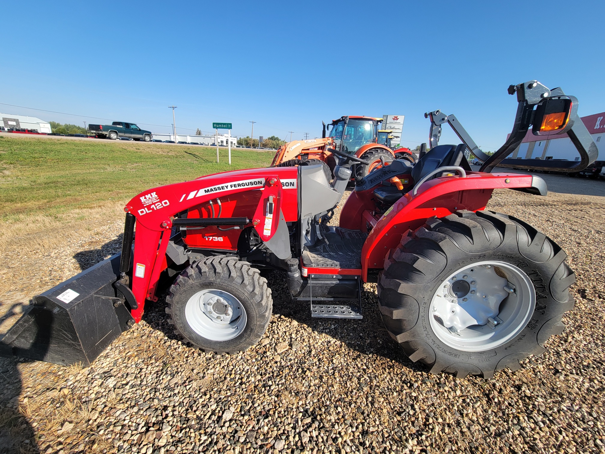 2014 Massey Ferguson 1736 Tractor