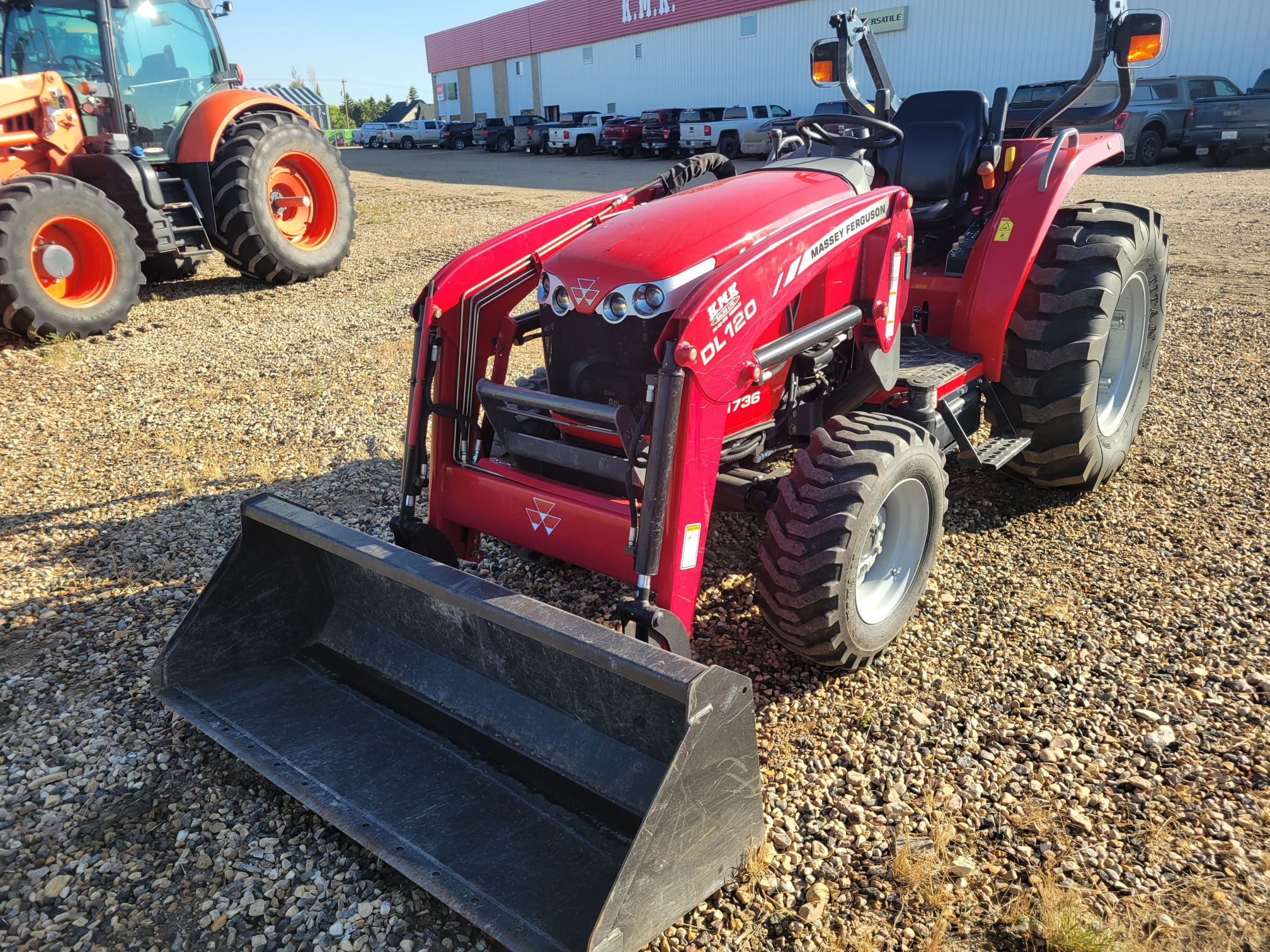 2014 Massey Ferguson 1736 Tractor