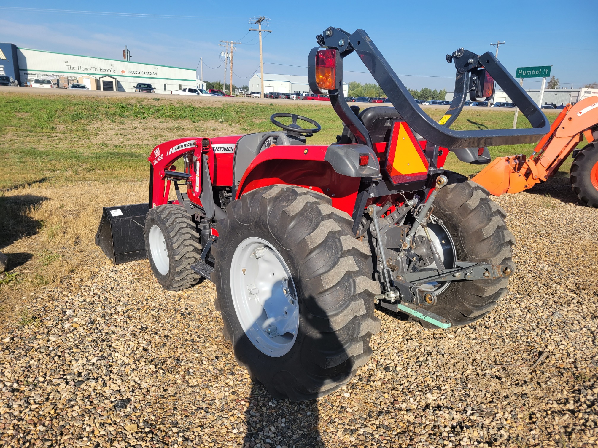 2014 Massey Ferguson 1736 Tractor
