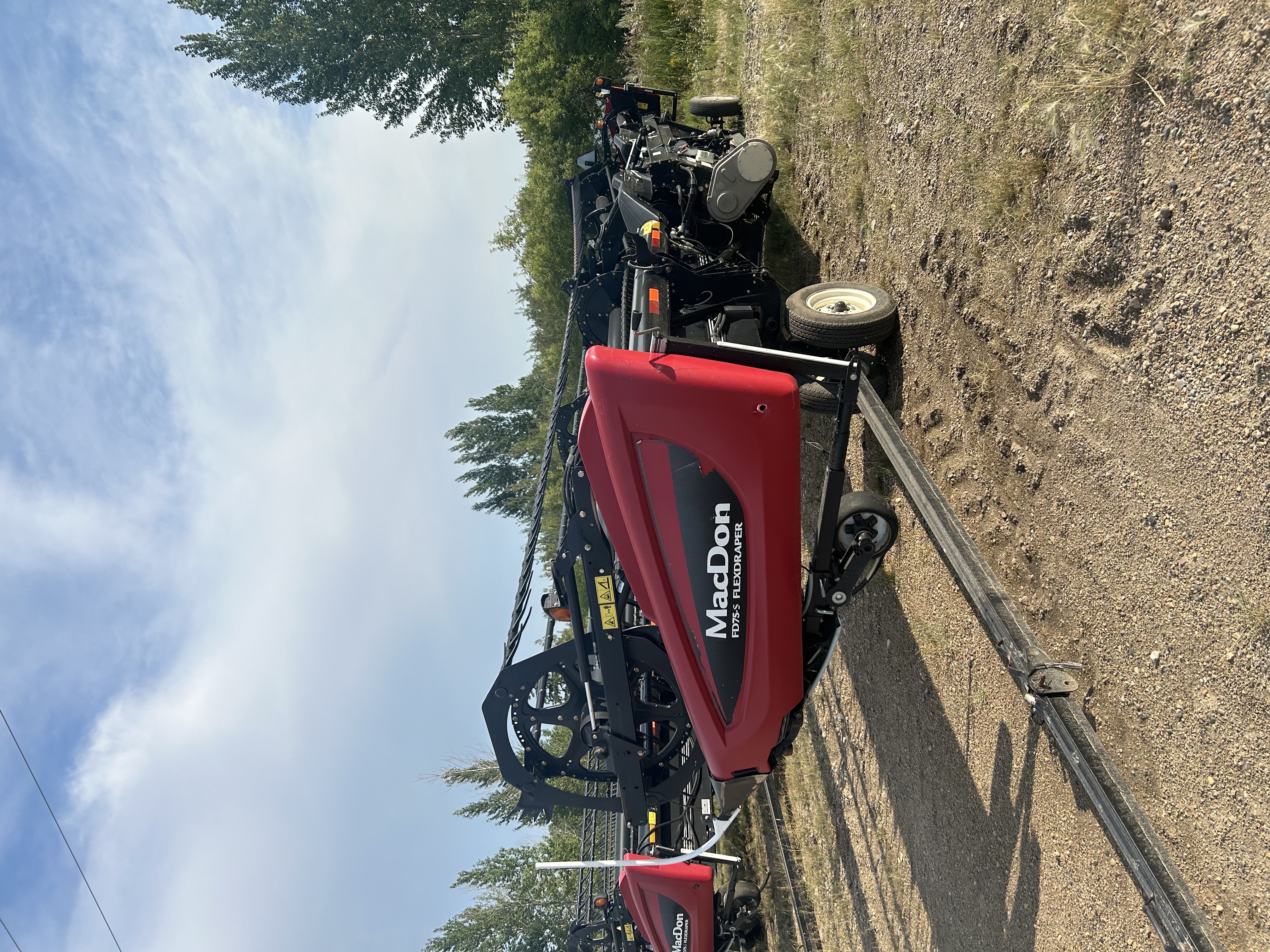 2016 MacDon FD75-40 Header Combine