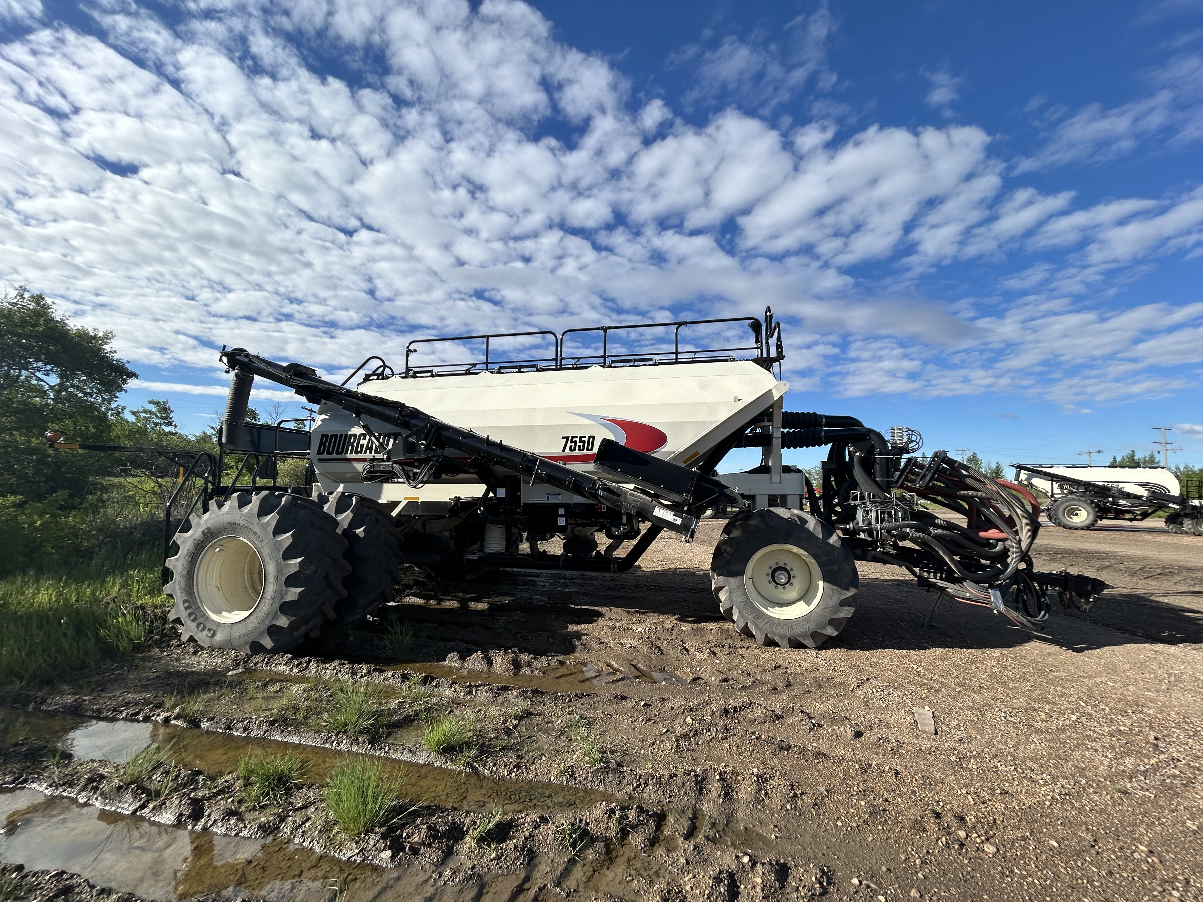 2017 Bourgault 7550 Air Tank/Cart