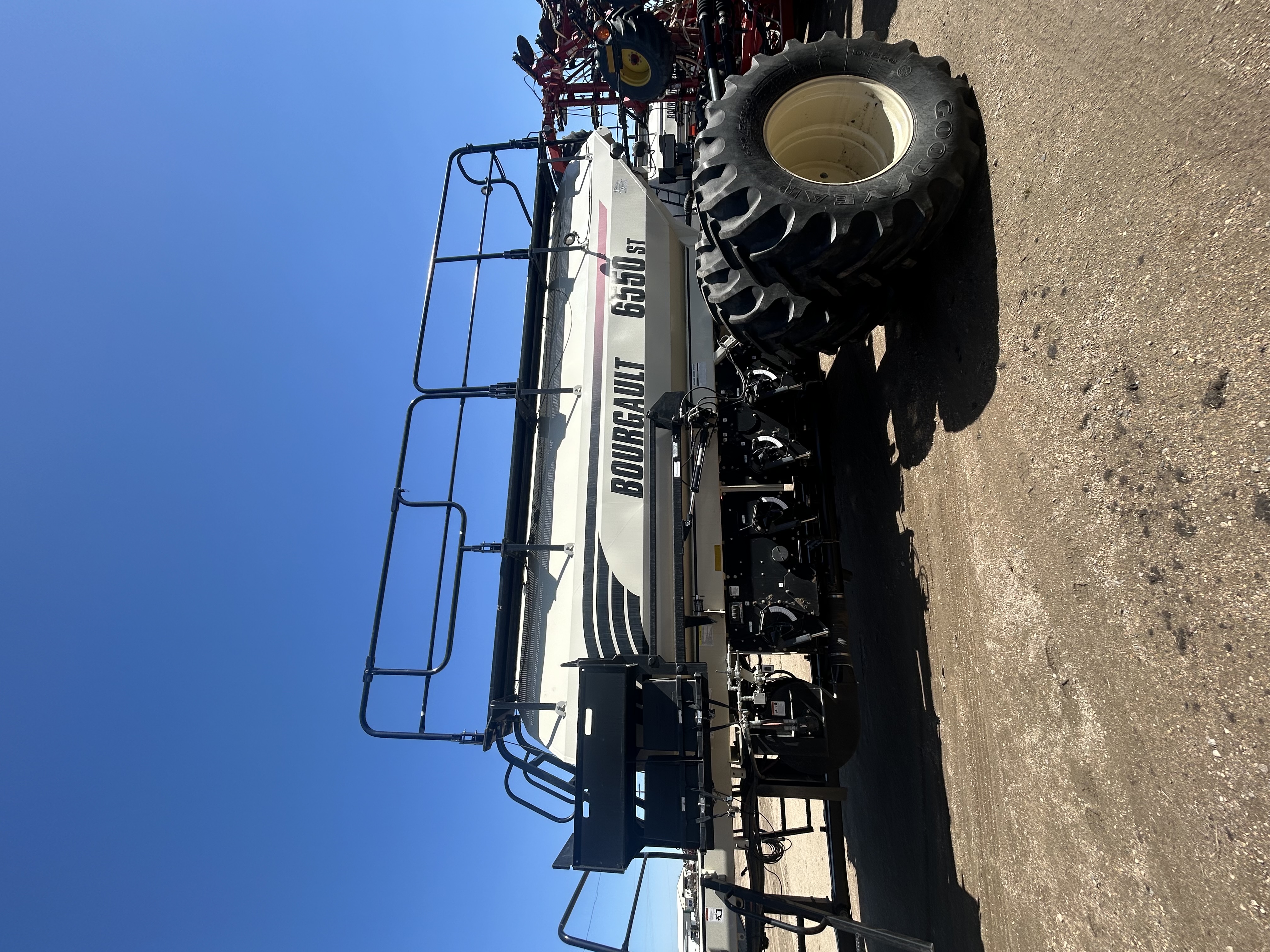 2014 Bourgault 3320 Air Drill
