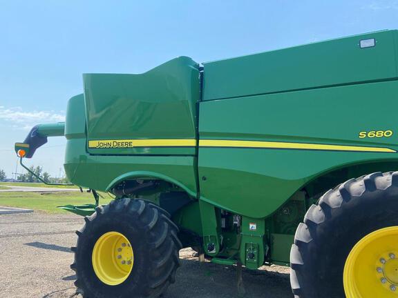 2017 John Deere S680 Combine