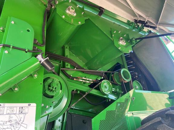 2017 John Deere S680 Combine