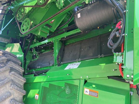 2017 John Deere S680 Combine