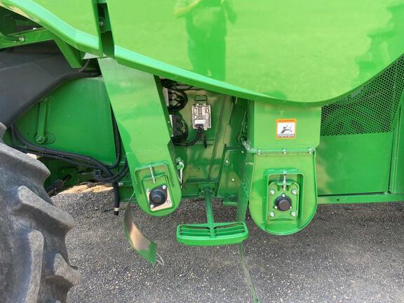 2017 John Deere S680 Combine