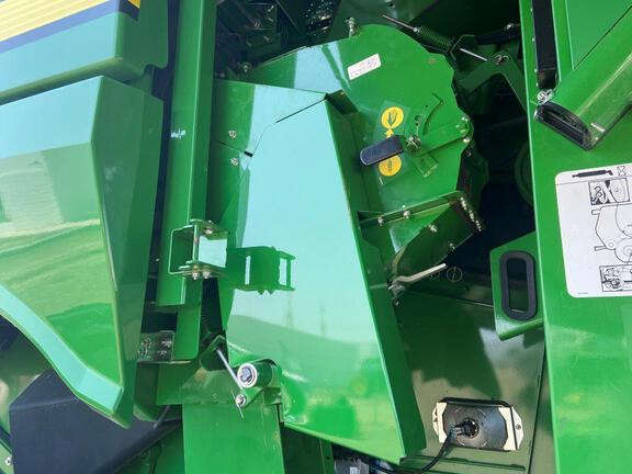 2017 John Deere S680 Combine