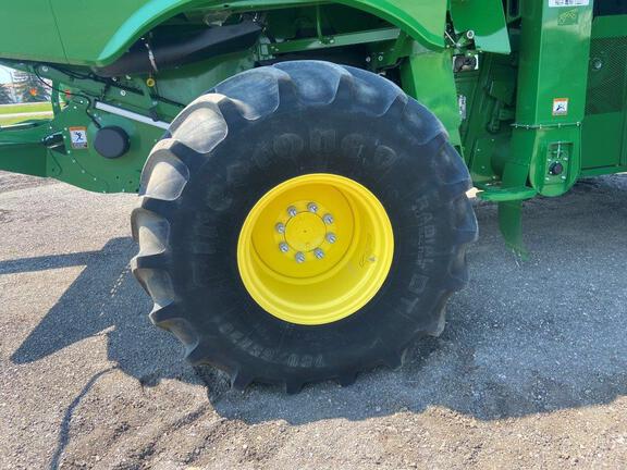 2017 John Deere S680 Combine