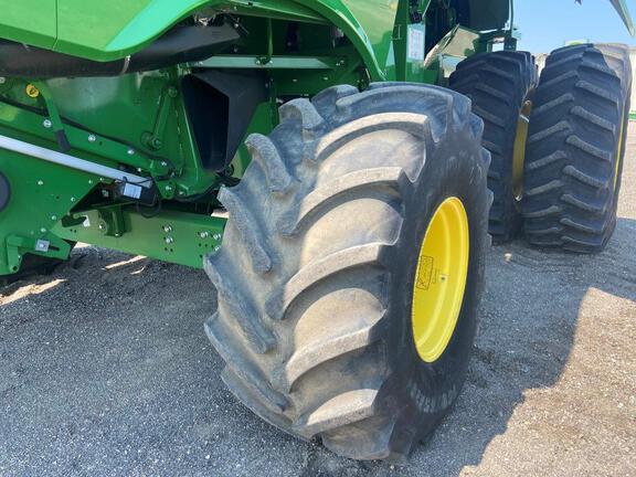 2017 John Deere S680 Combine