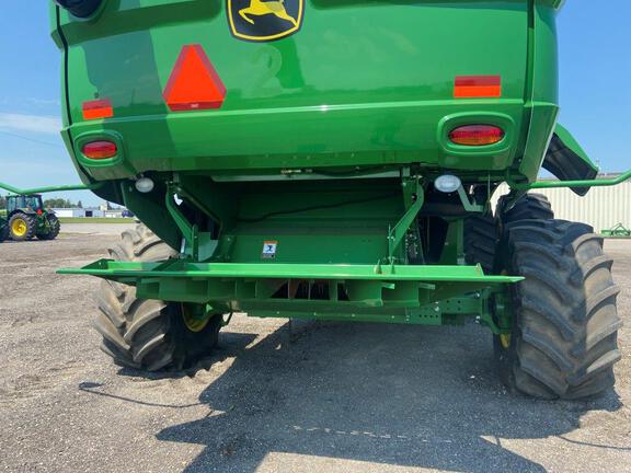 2017 John Deere S680 Combine