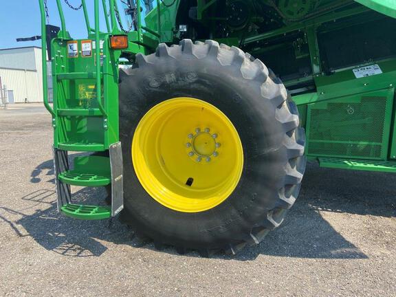 2017 John Deere S680 Combine