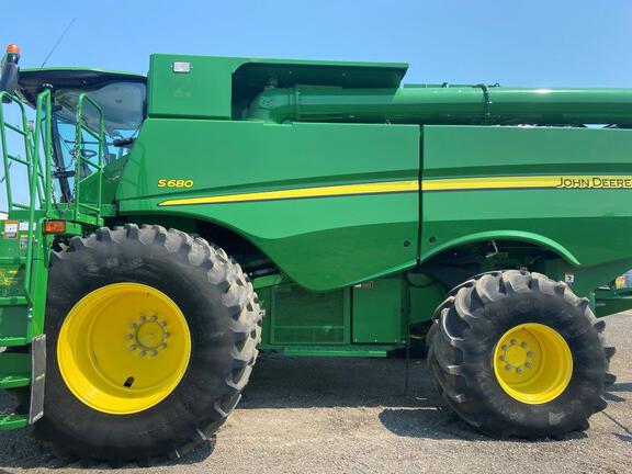 2017 John Deere S680 Combine