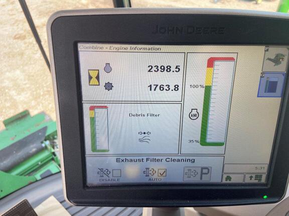 2017 John Deere S680 Combine