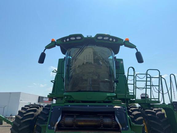 2017 John Deere S680 Combine