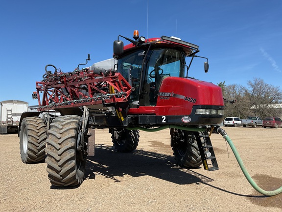 2014 Case 4430 Sprayer/High Clearance