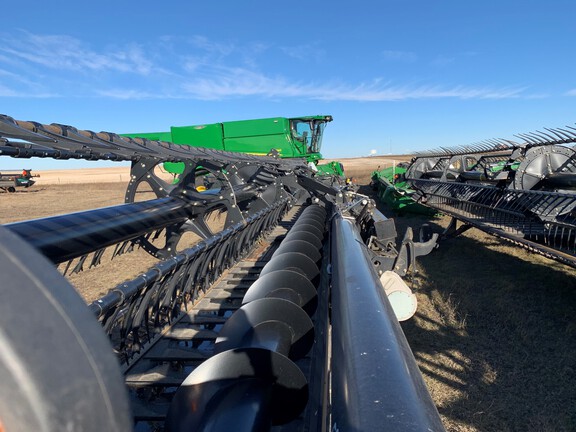 2017 MacDon FD75-40 Header Combine